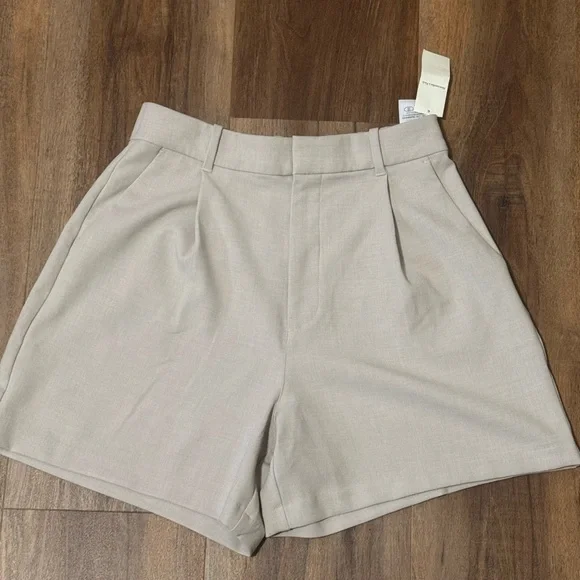 Abercrombie and Fitch Women's Beige High-Waisted Tailored Shorts NWT - Picture 3 of 6